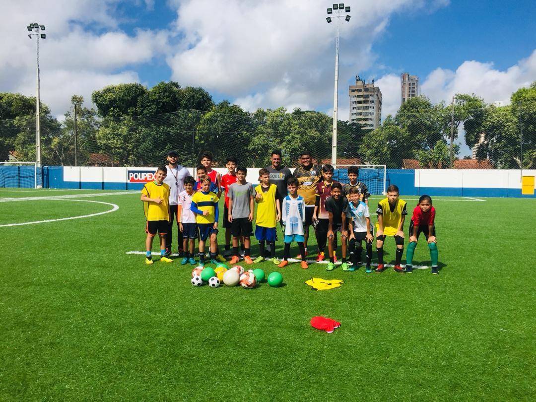 Mãe faz abaixo-assinado para filha jogar campeonato depois que foi proibida por ser menina