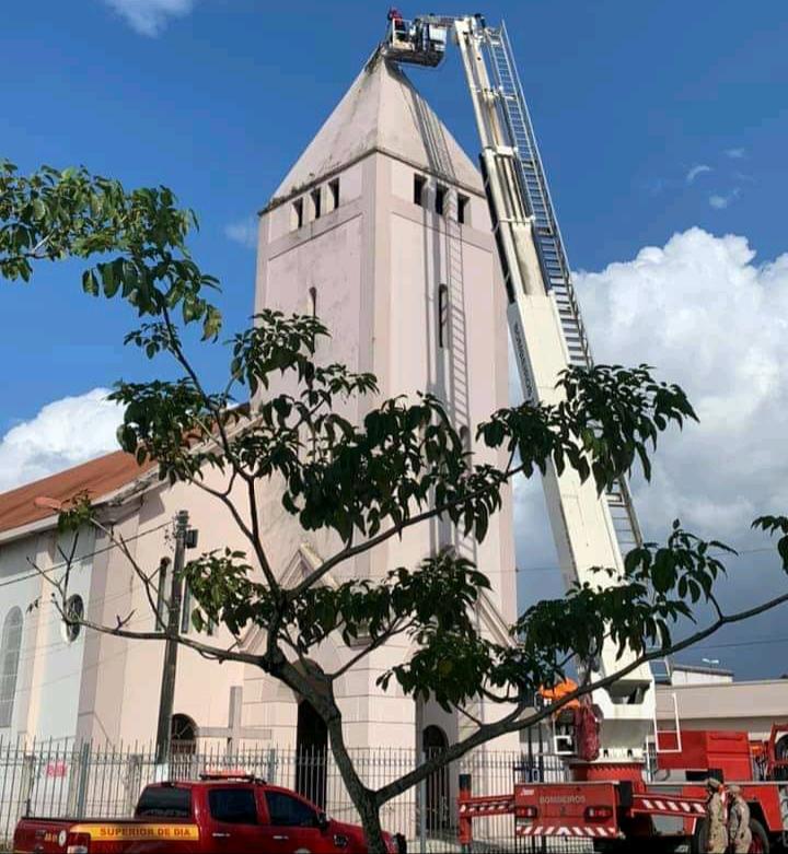 Cruz da Igreja Matriz será substituída por outra com material mais durável 