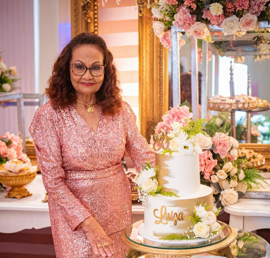 A belíssima festa de 80 anos de Maria Luiza de Souza 