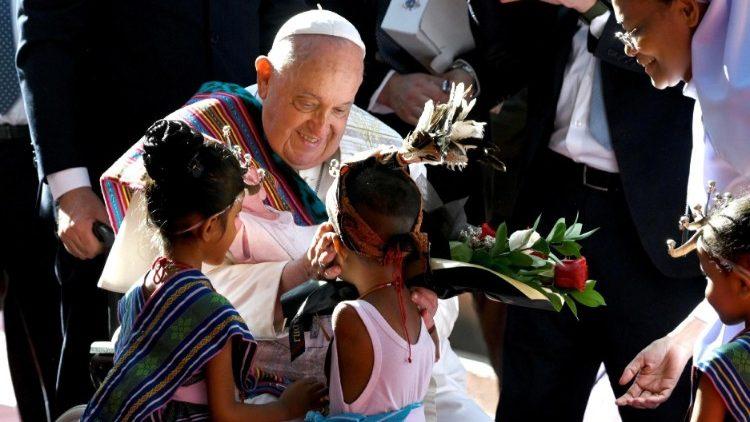 Papa ao Dia Mundial das Missões: “mensageiros e construtores da esperança”                