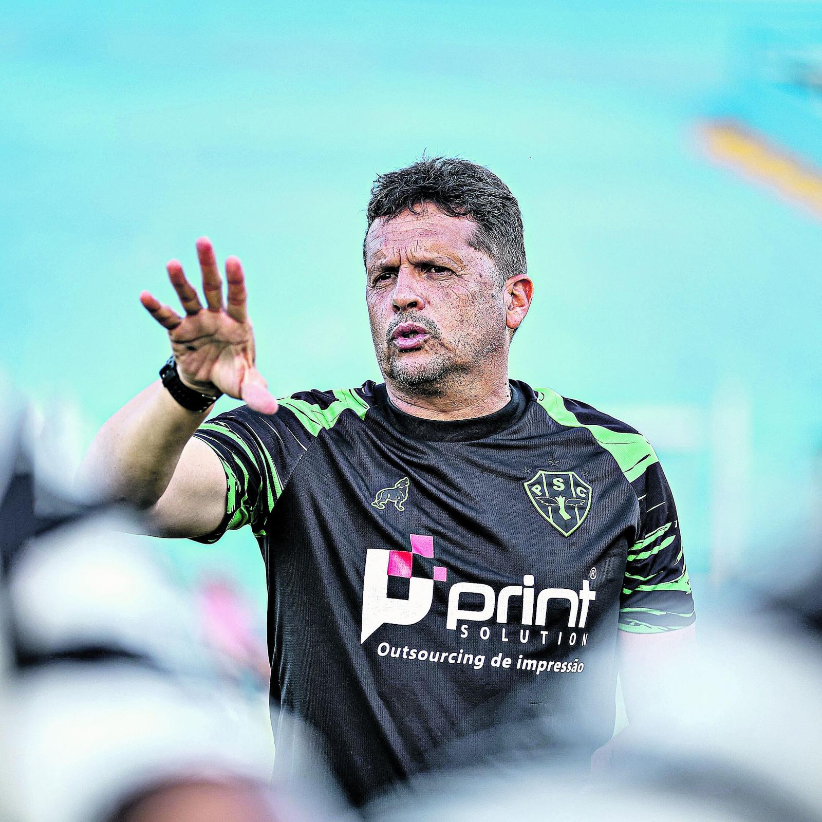  Técnico do Paysandu não quer ninguém 