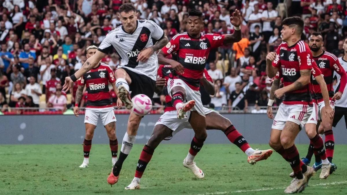  Flamengo altera estratégia e escala time principal contra o Vasco 