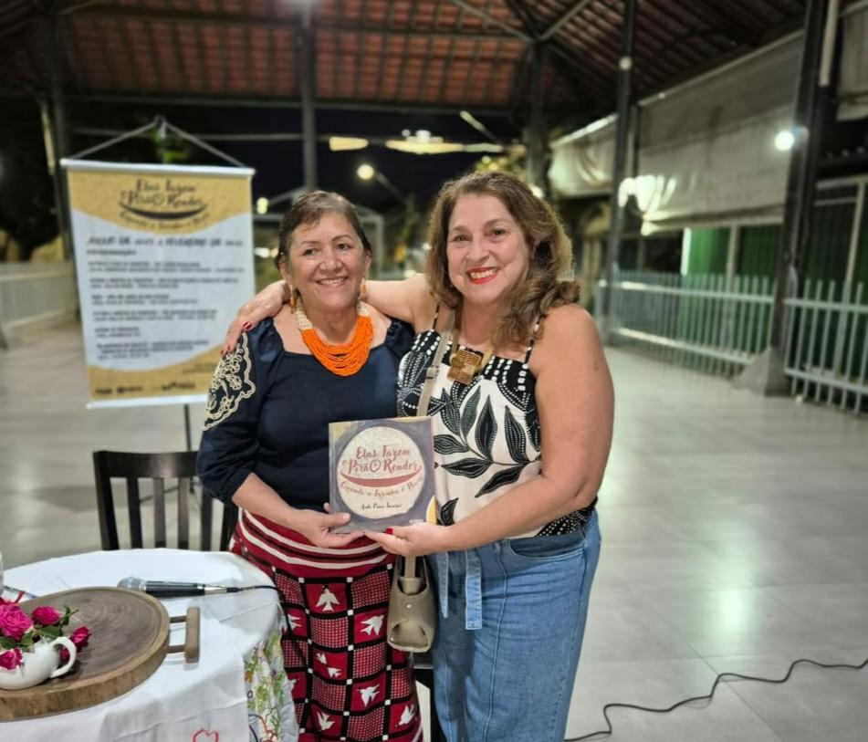 Concorrida noite de autógrafo de Auda Piani Concorrida noite de autógrafo de Auda Piani