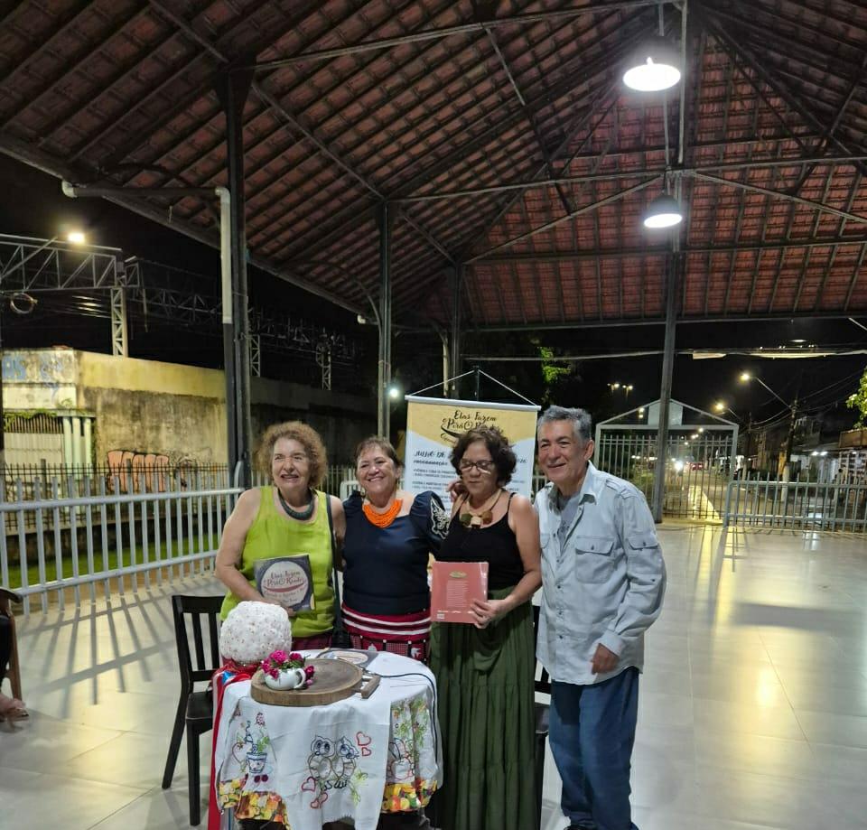 Concorrida noite de autógrafo de Auda Piani Concorrida noite de autógrafo de Auda Piani