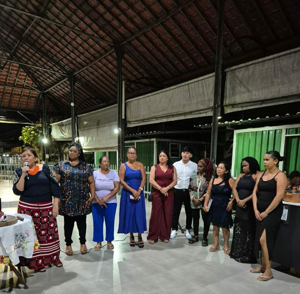 Concorrida noite de autógrafo de Auda Piani Concorrida noite de autógrafo de Auda Piani