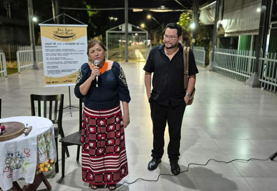 Concorrida noite de autógrafo de Auda Piani Concorrida noite de autógrafo de Auda Piani