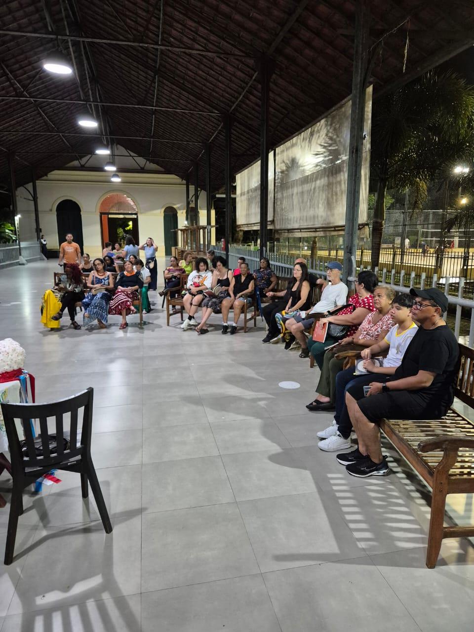 Concorrida noite de autógrafo de Auda Piani Concorrida noite de autógrafo de Auda Piani