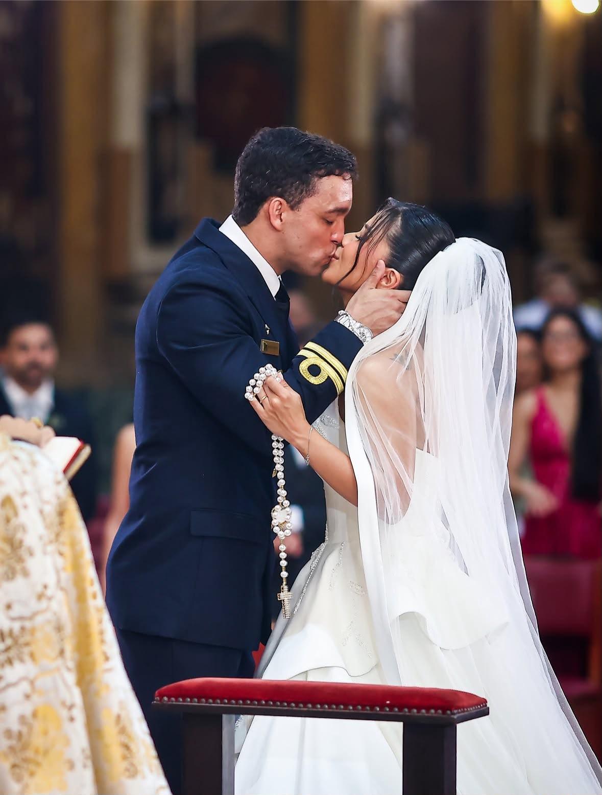 O "SIM" de Arisa e Renan um elegante acontecimento O "SIM" de Arisa e Renan um elegante acontecimento