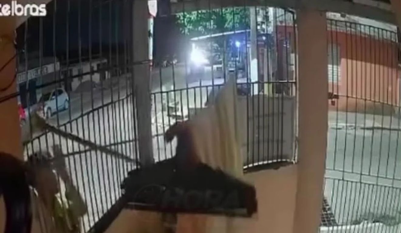 Vídeo: "Ladrão de calcinhas" é flagrado por câmeras em Santarém, no Pará — imagem 1