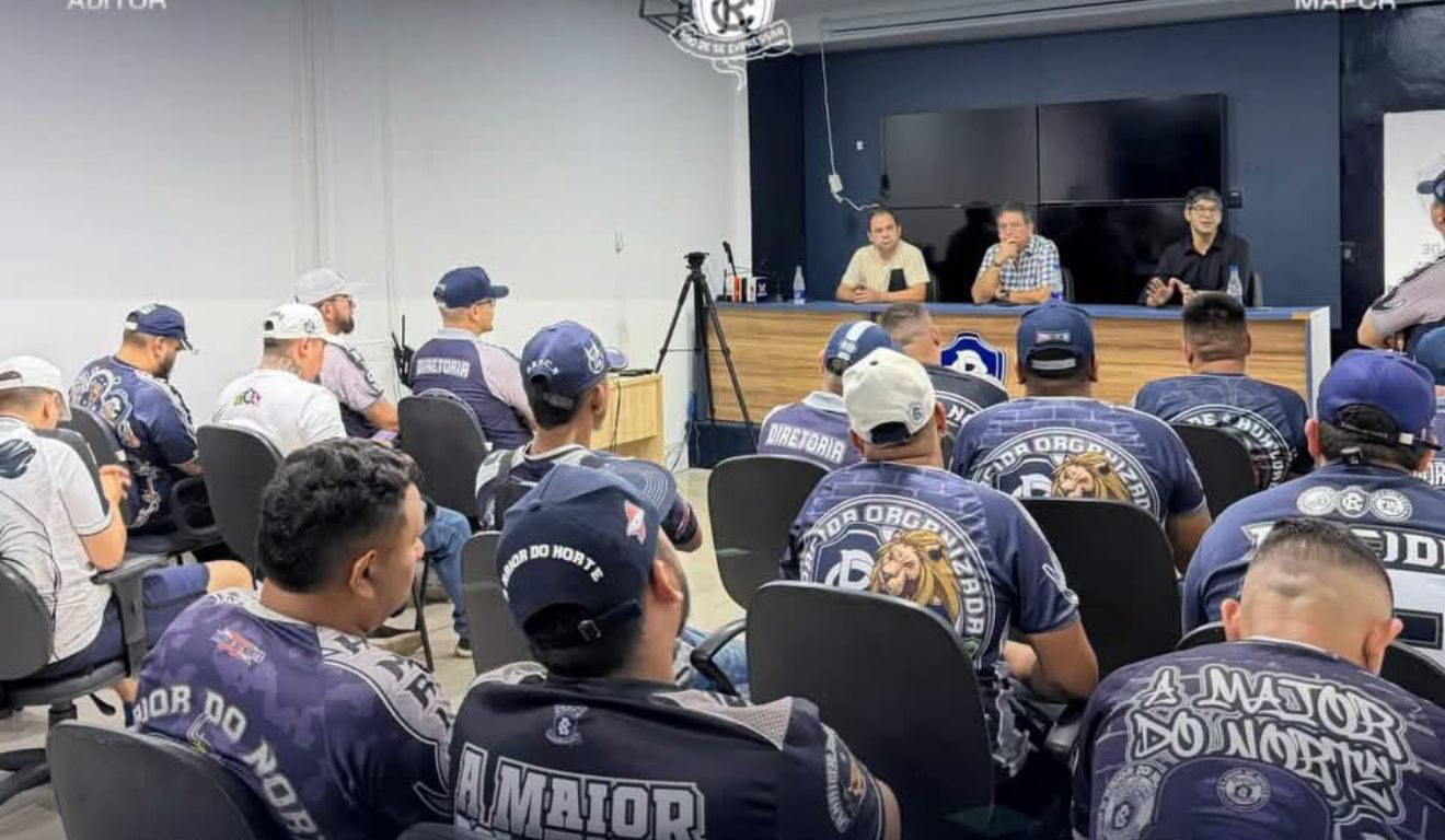 Torcida do Remo pressiona e consegue reunir com diretores após protestos — imagem 1