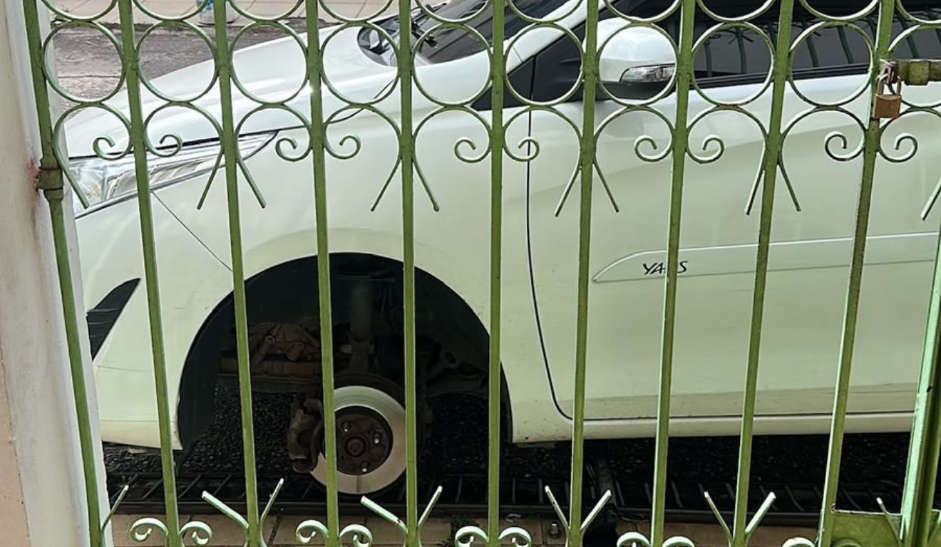 Homem tenta invadir casas, não consegue e furta roda de carro em Belém — imagem 1