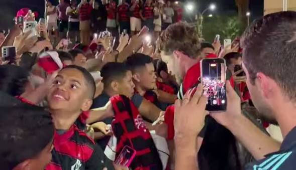 Flamengo chega a Belém com festa de torcedores antes de encarar o Remo — imagem 1